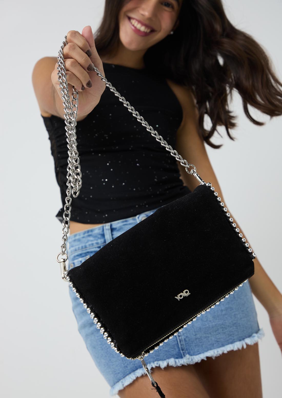 Bolso negro con cadena para jóvenes