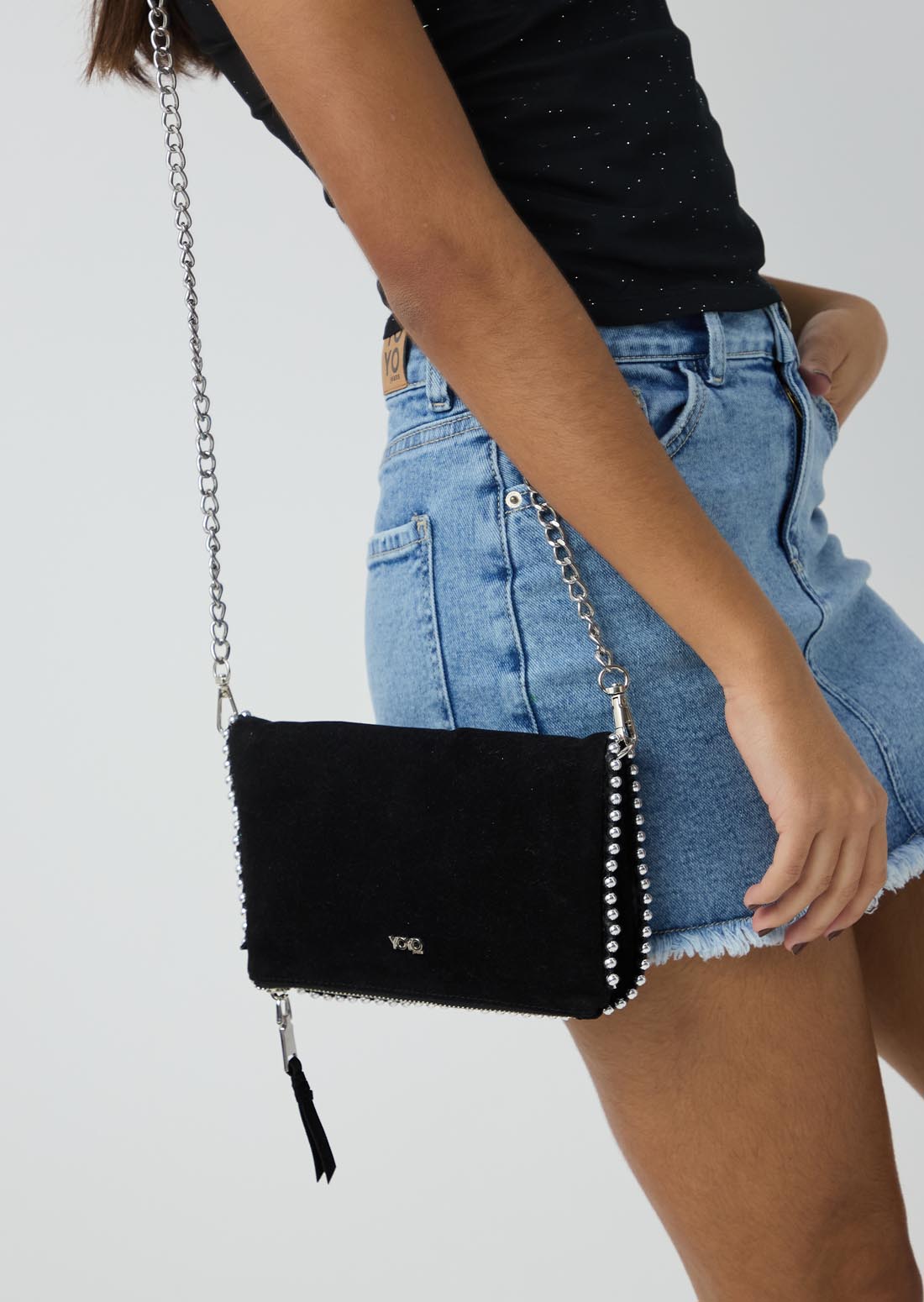 Bolso negro con cadena para jóvenes