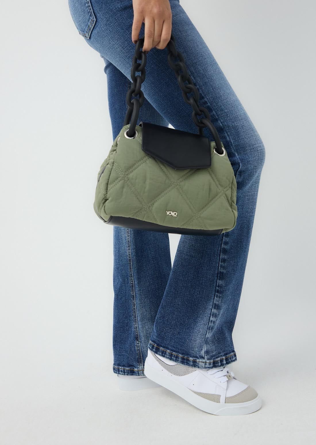 Bolso verde militar con cadena ancha mate
