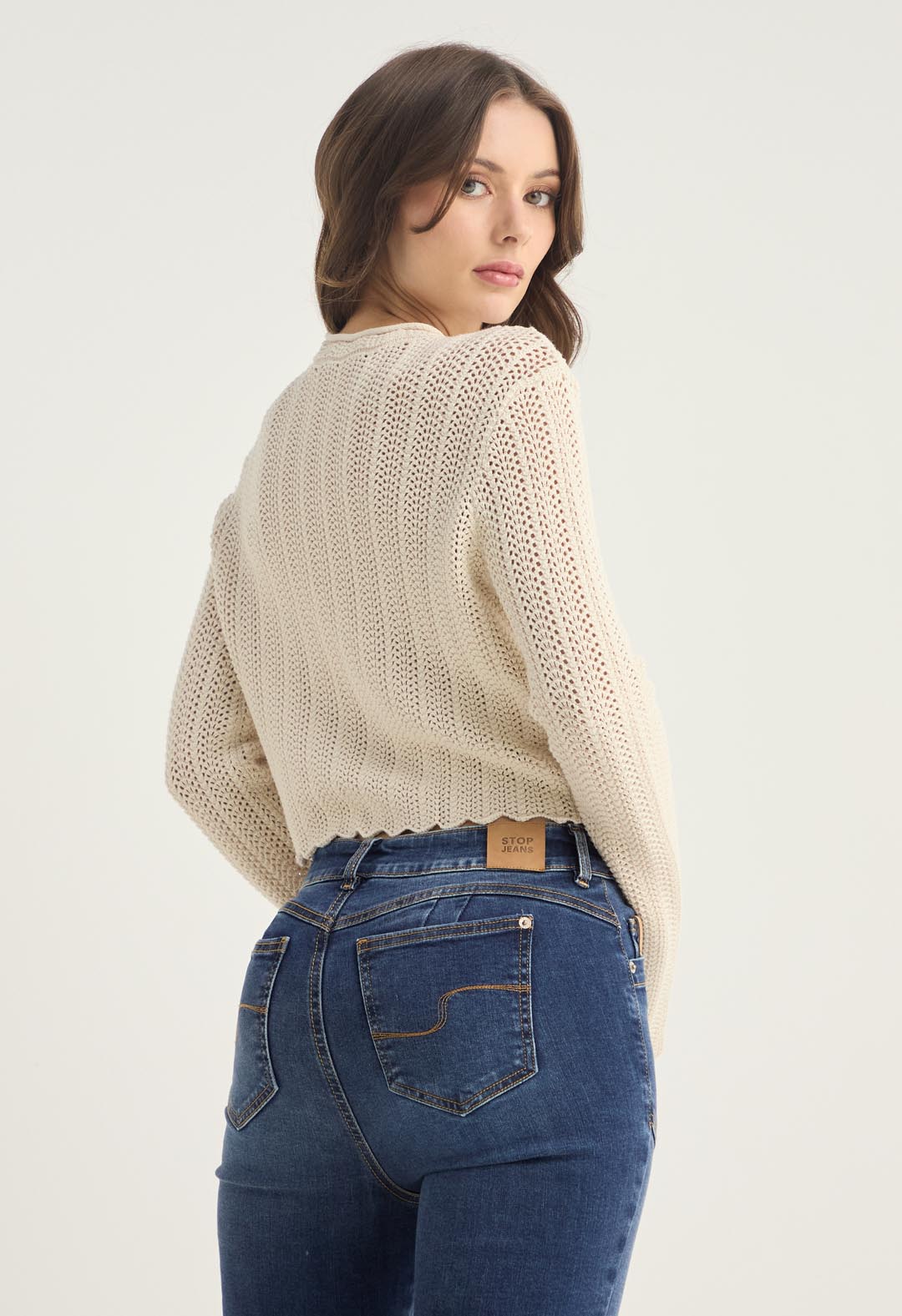 Buzo color marfil tejido abierto para mujer