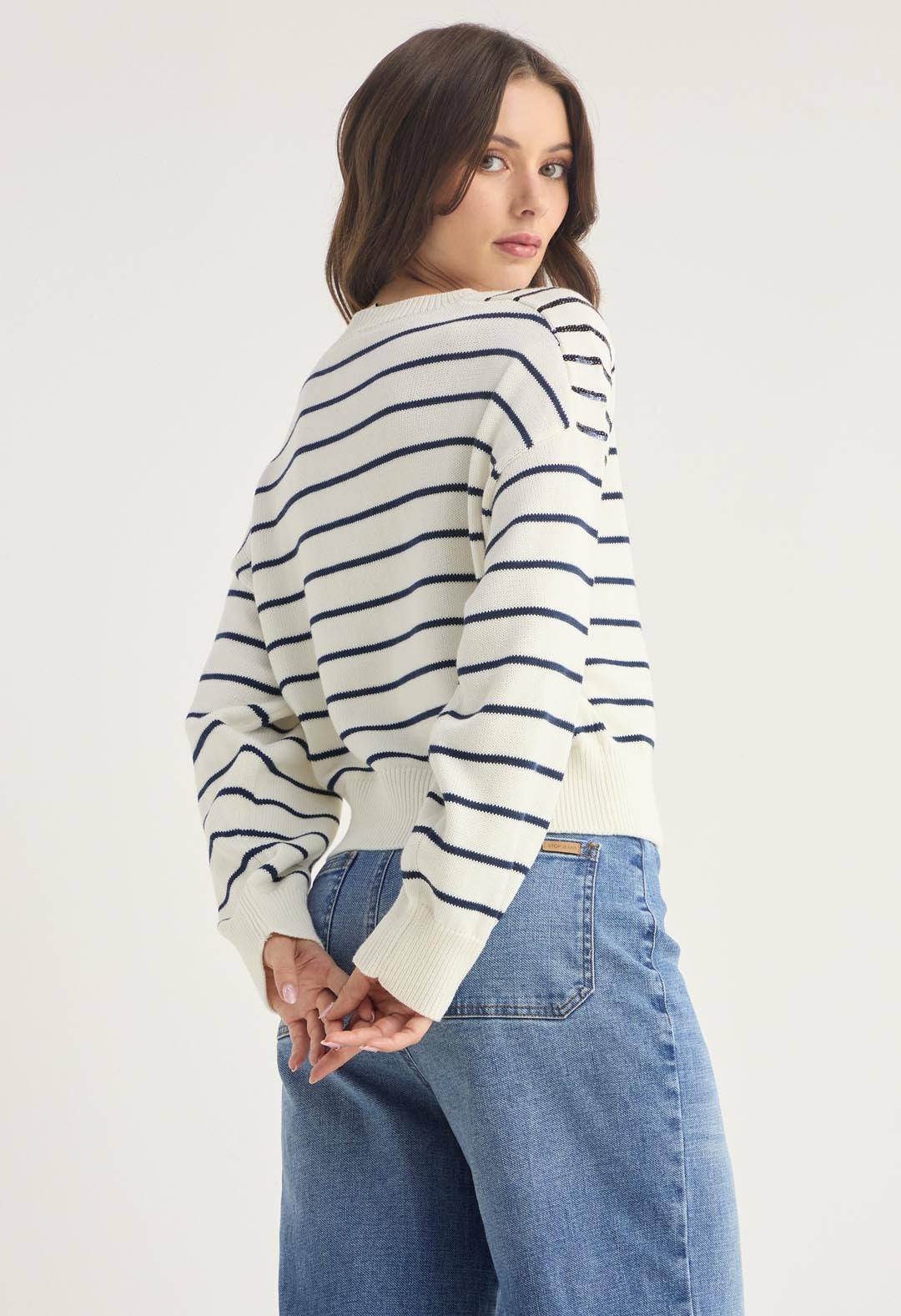 Buzo tejido marfil con lentejuelas en hombro para mujer