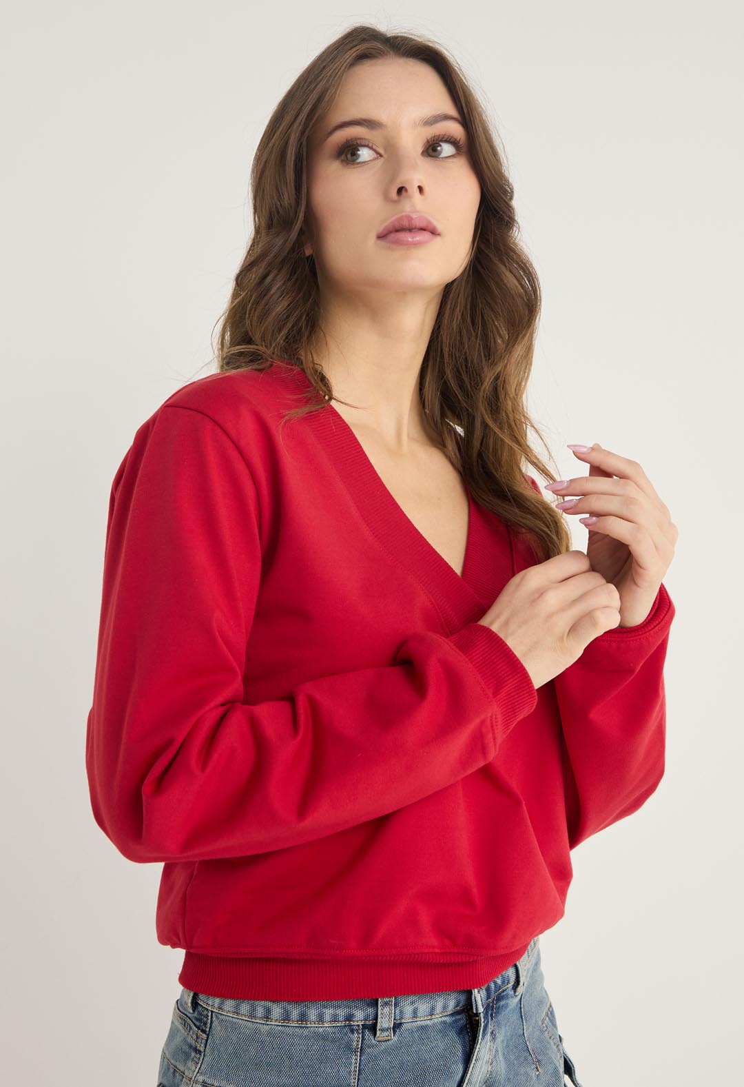 Buzo rojo intenso cuello en V para mujeres
