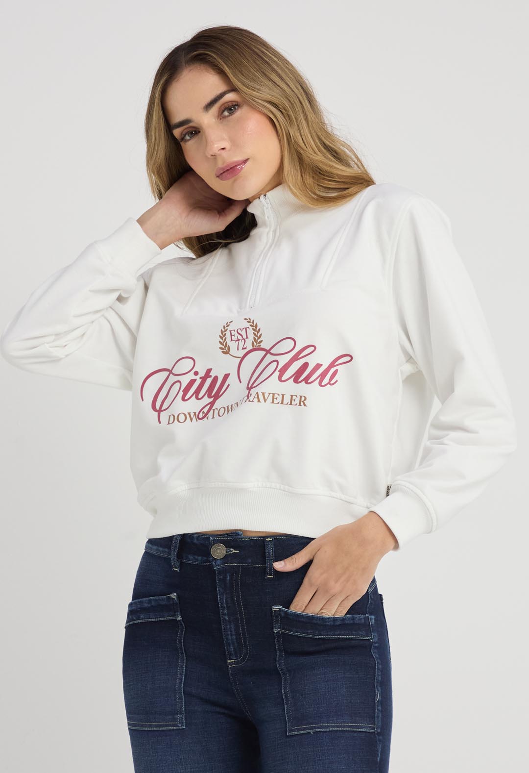 Buzo marfil con frente estampado para mujer
