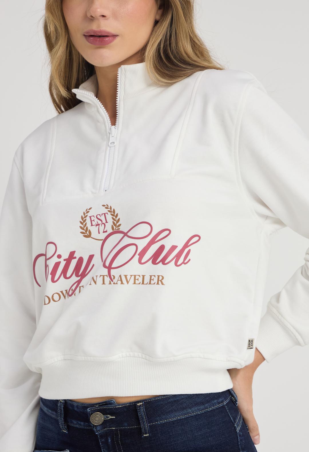 Buzo marfil con frente estampado para mujer
