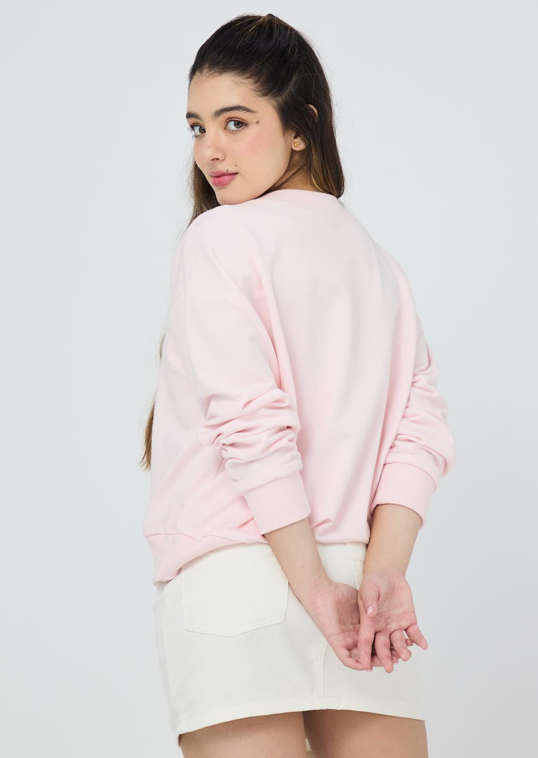Buzo rosa pastel con bordado para jóvenes
