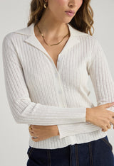 Camiseta marfil con cuello para mujer