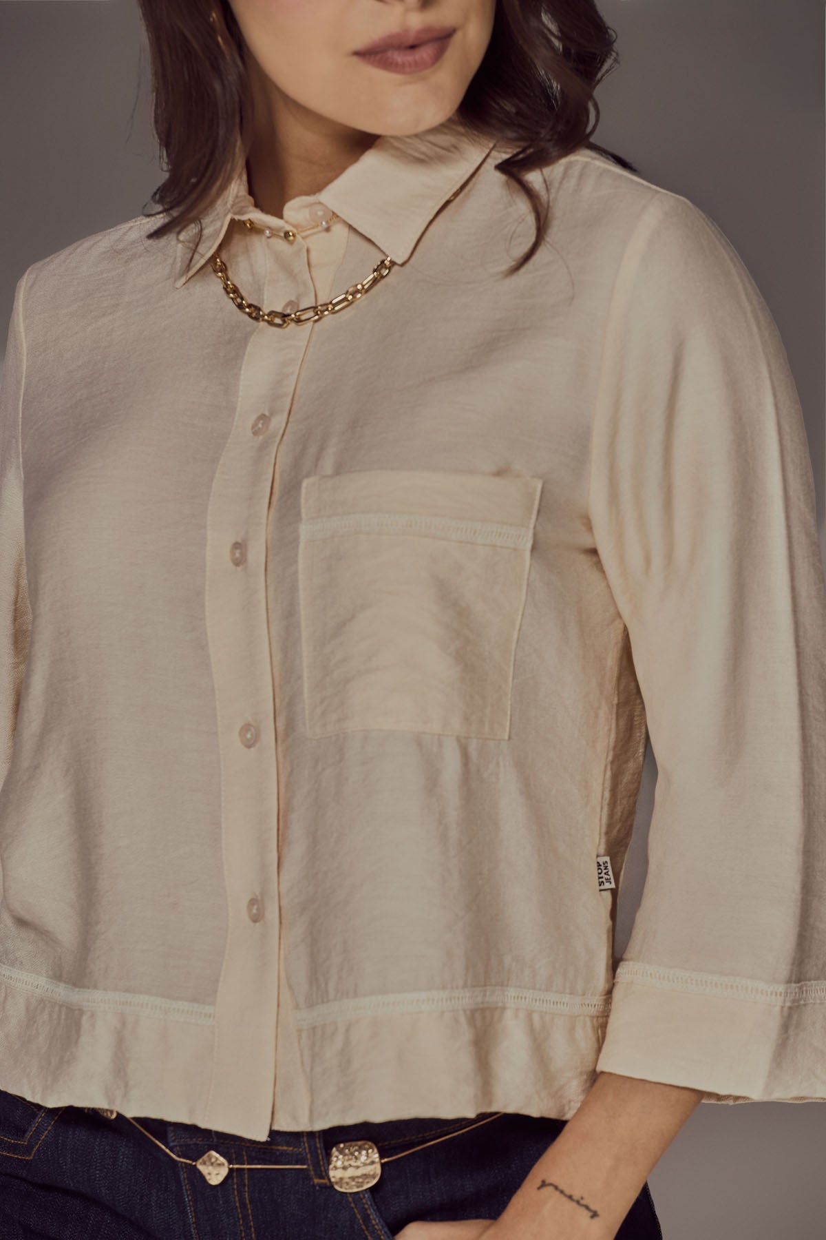 Camisa marfil con escalerilla para mujer