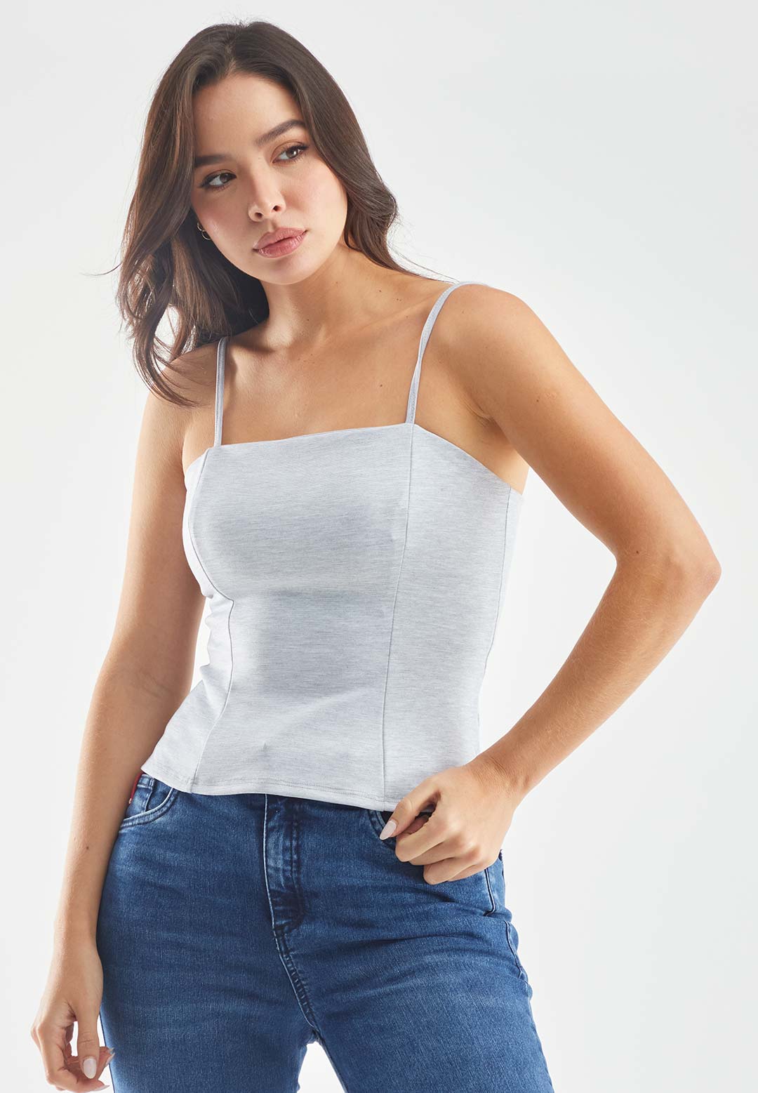 Camiseta gris con cortes en frente para mujeres