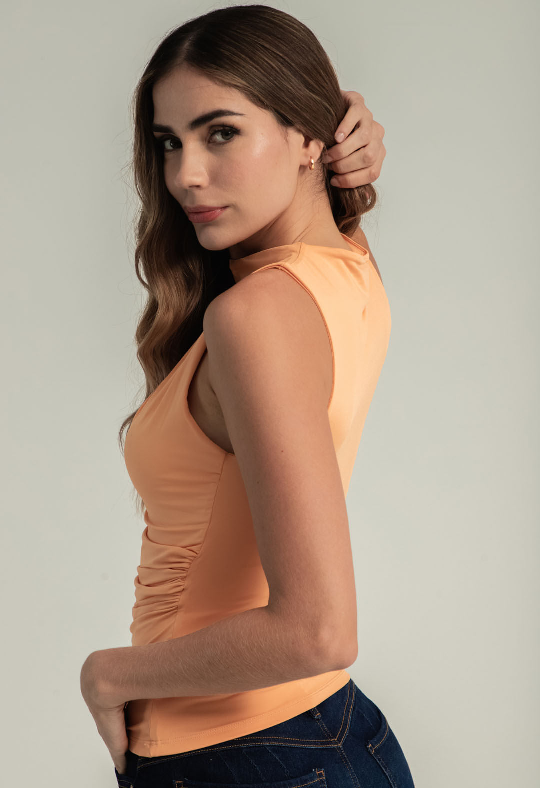 Camiseta naranja claro con recogido para mujeres