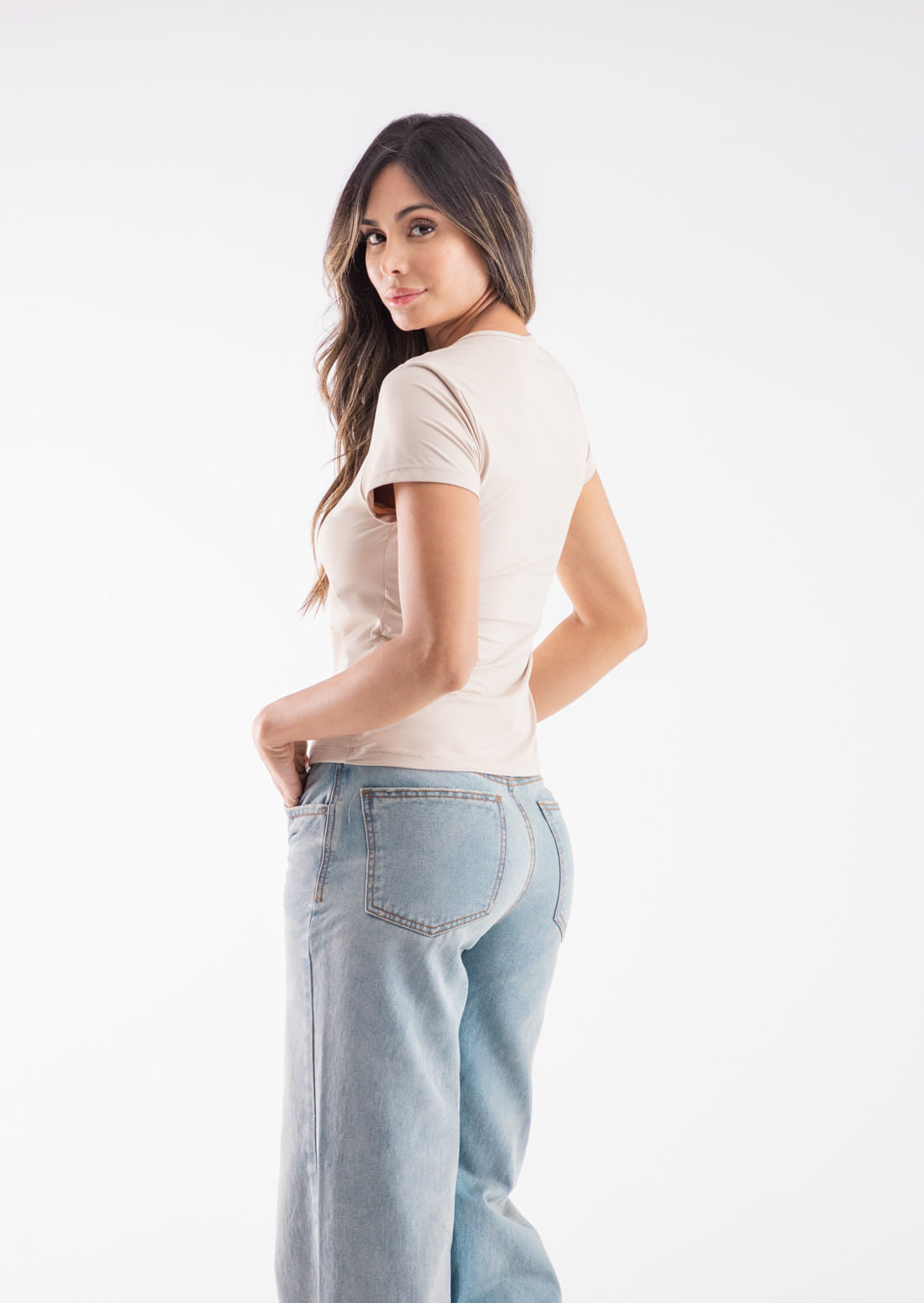 Camiseta arena con aberturas para mujeres