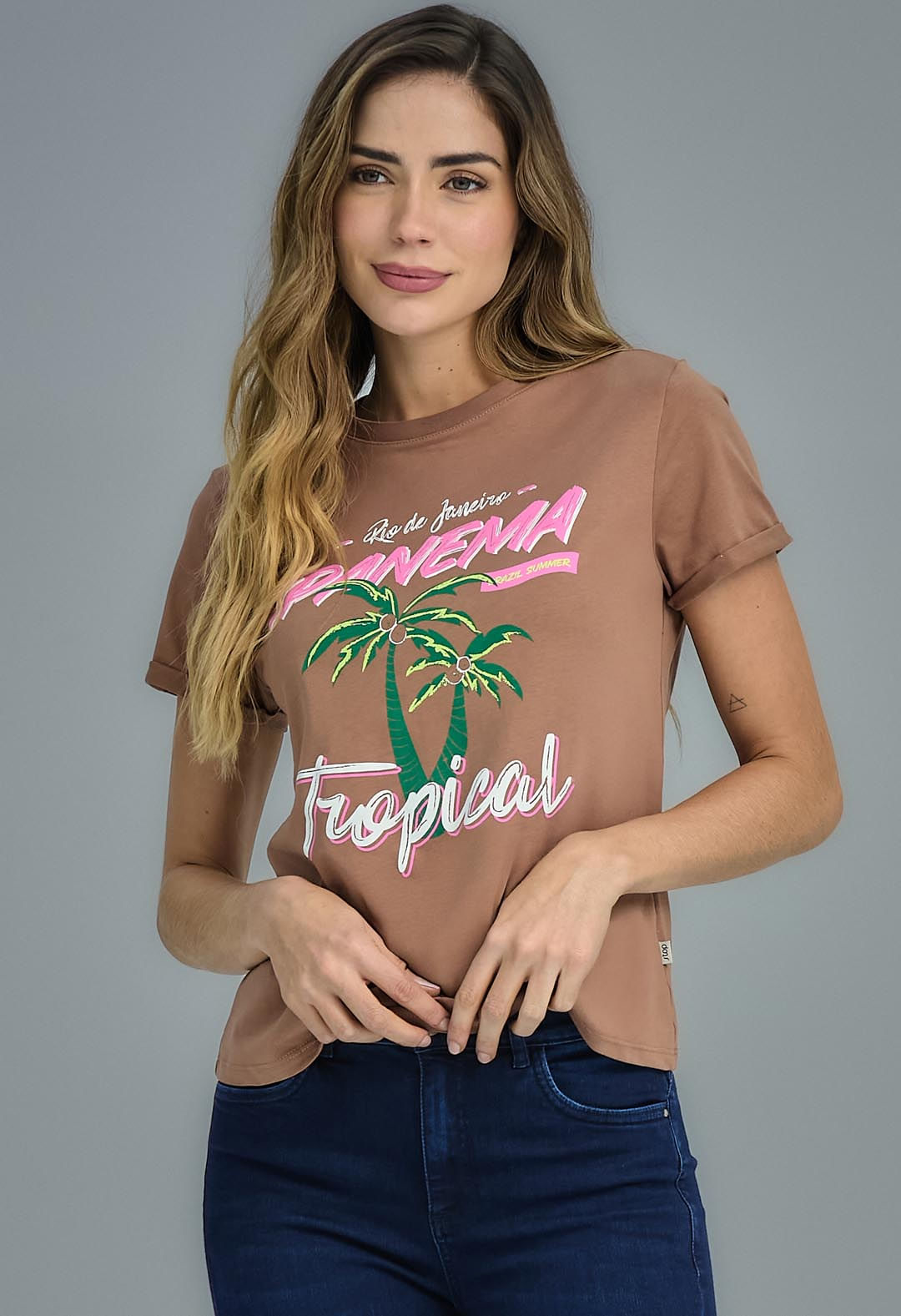 Camiseta arena con estampado para mujeres