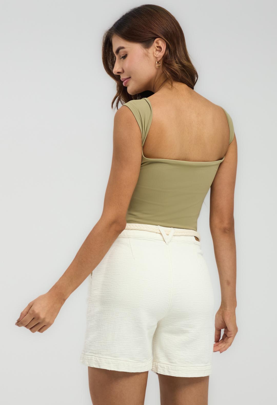 Camiseta eucalipto escote semi corazón para mujeres