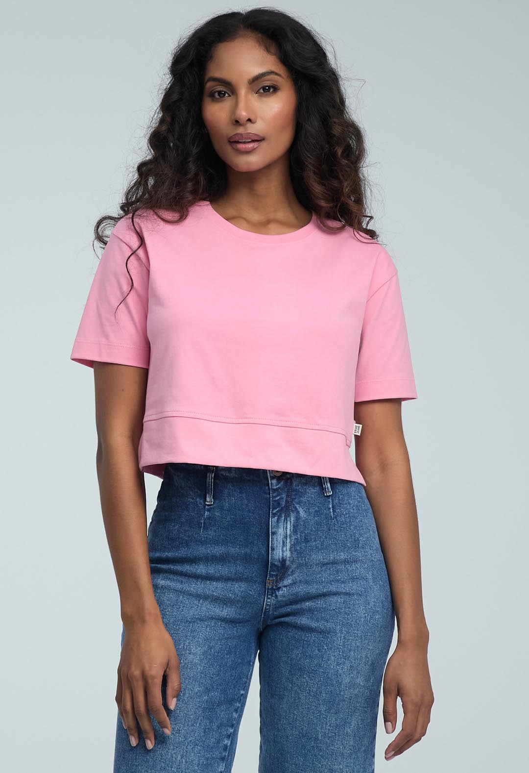 Camiseta rosa con abertura para mujeres