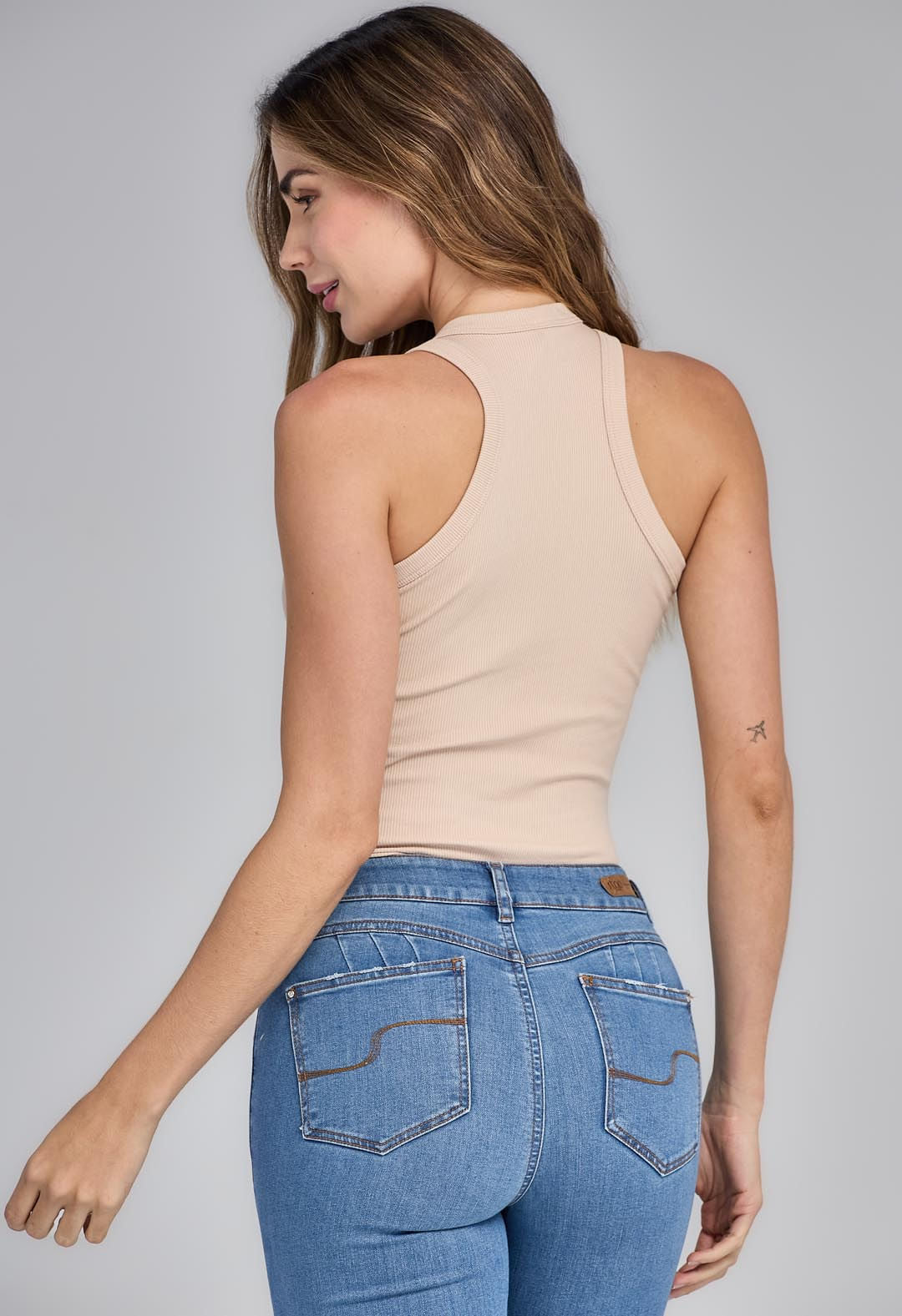 Camiseta arena1 básica en rib para mujeres
