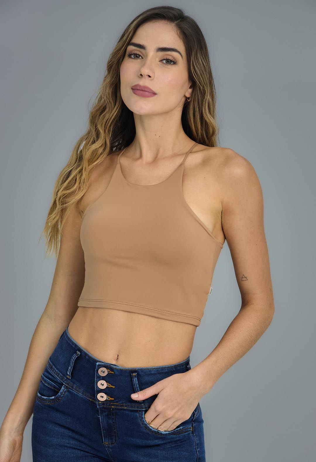 Camiseta crop chocolate básica para mujeres