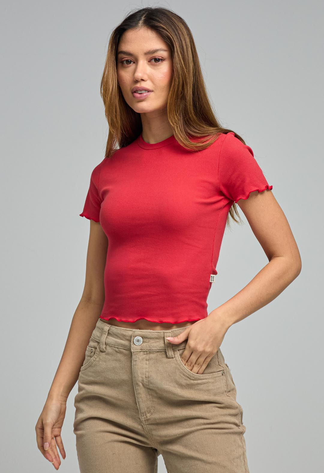 Camiseta roja manga con ruche para mujeres