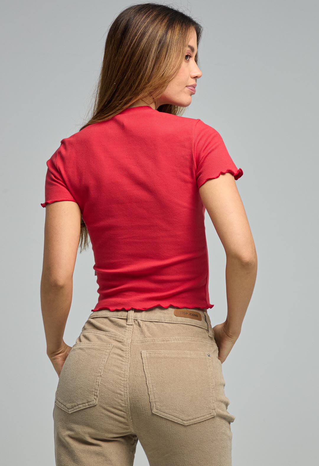 Camiseta roja manga con ruche para mujeres