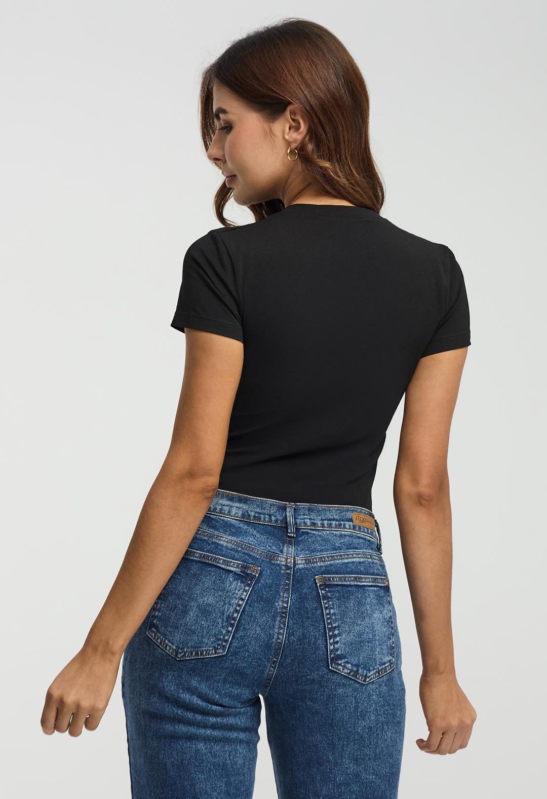 Camiseta negra básica para mujeres