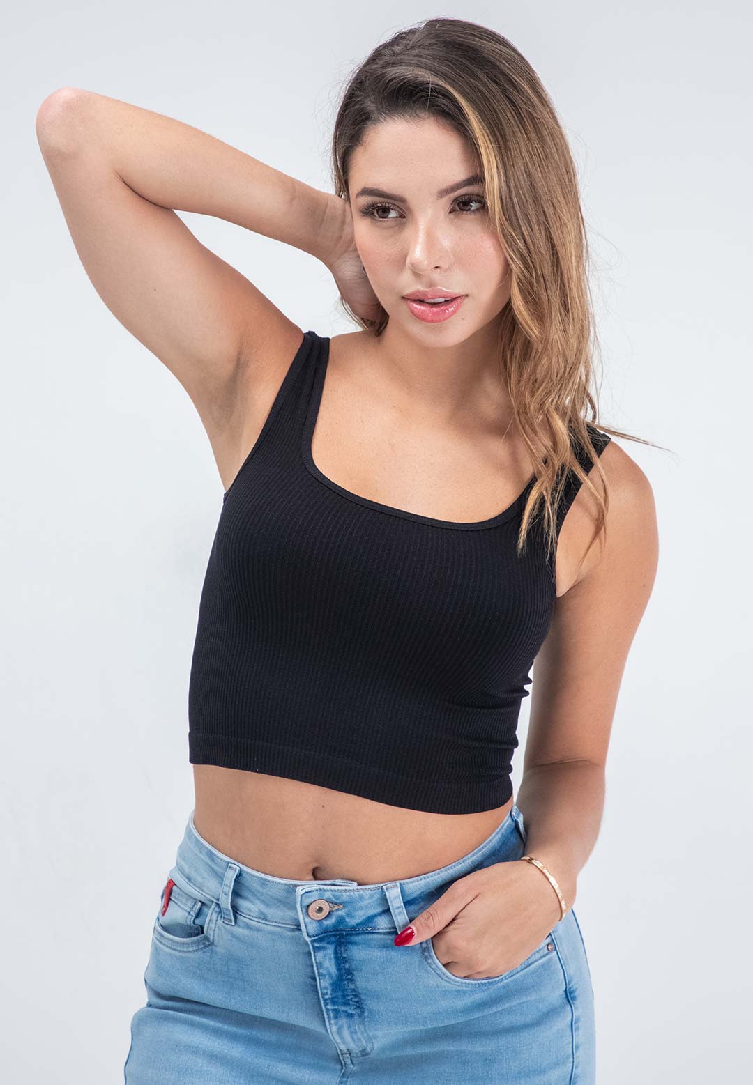Camiseta negra con tiras seamless para mujeres