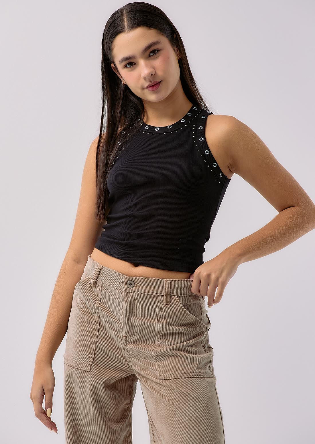 Camiseta negra aplique en cuello para adolescentes