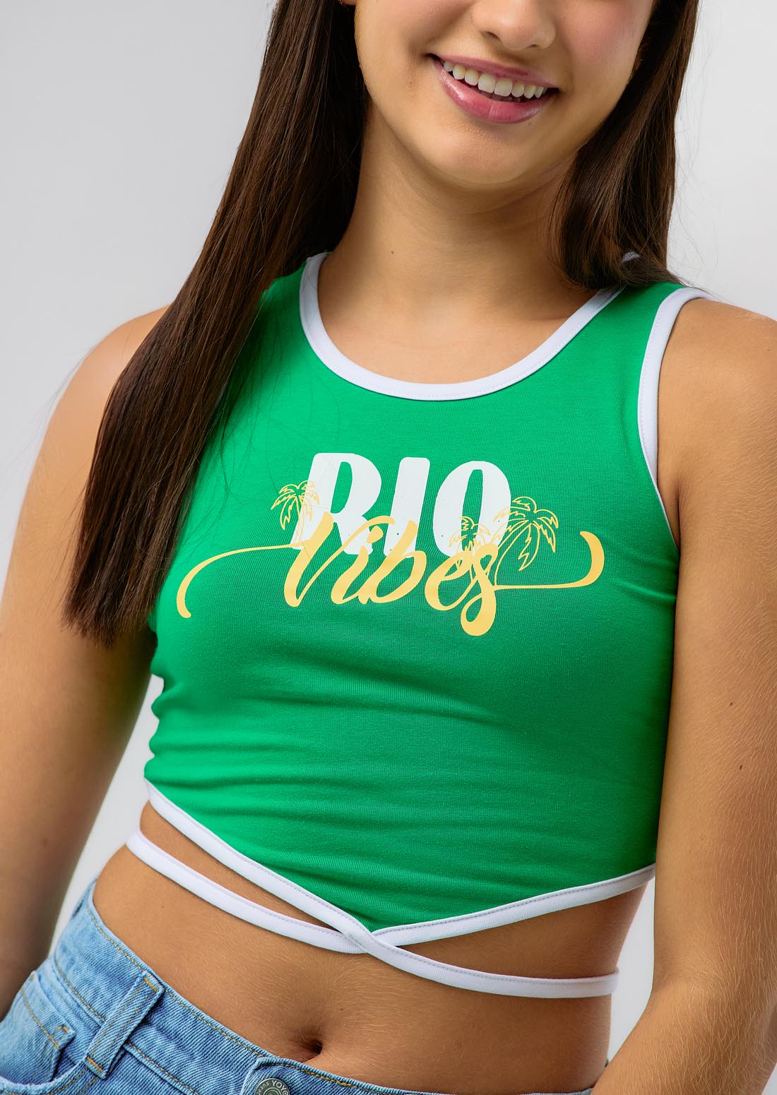 Camiseta verde con sesgos para anudar para jóvenes