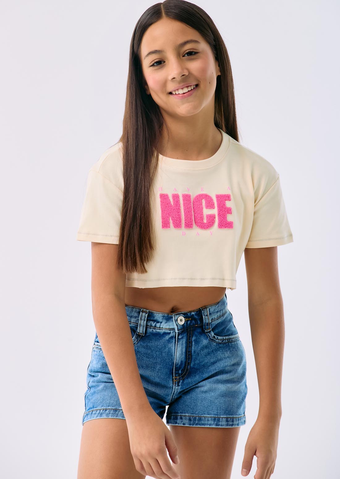 Camiseta crop beige estampada para niñas