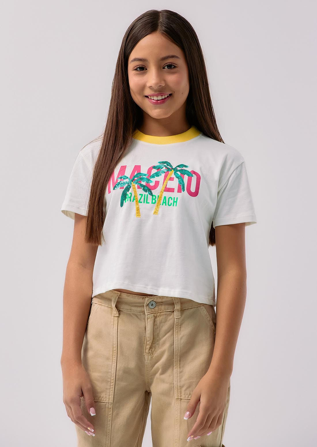 Camiseta marfil rectilíneo en cuello para niñas