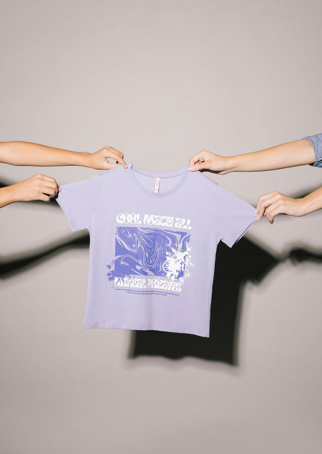Camiseta lila pastel con frente estampado para niñas