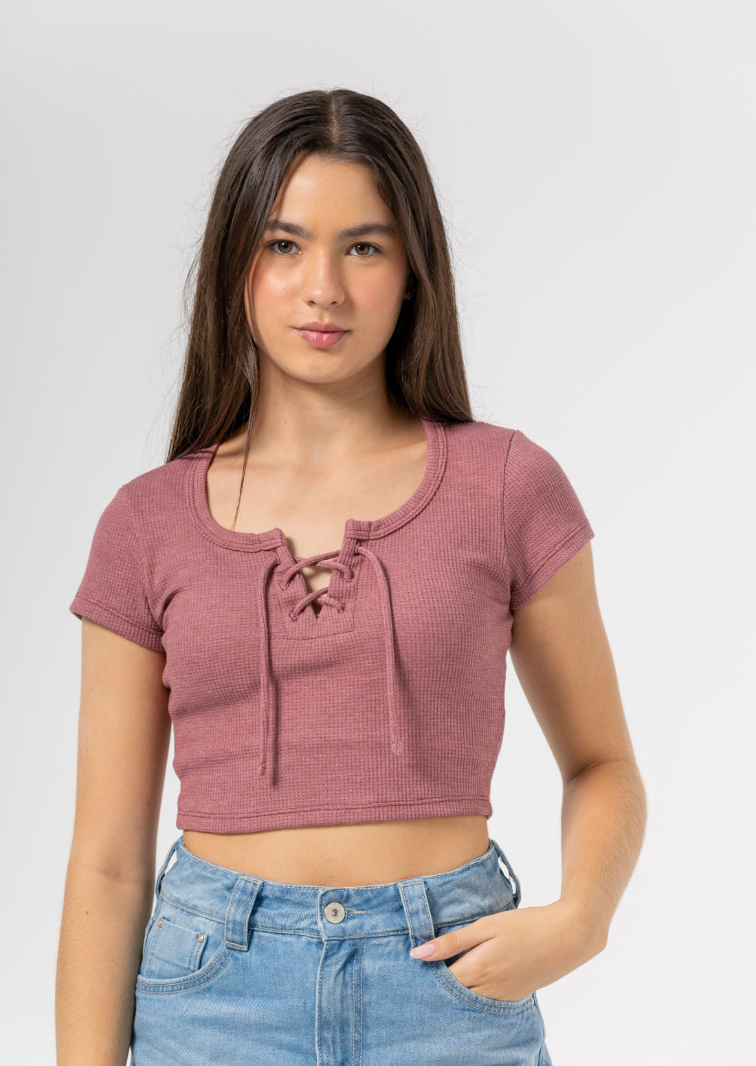 Camiseta ciruela con lace up en escote para jóvenes