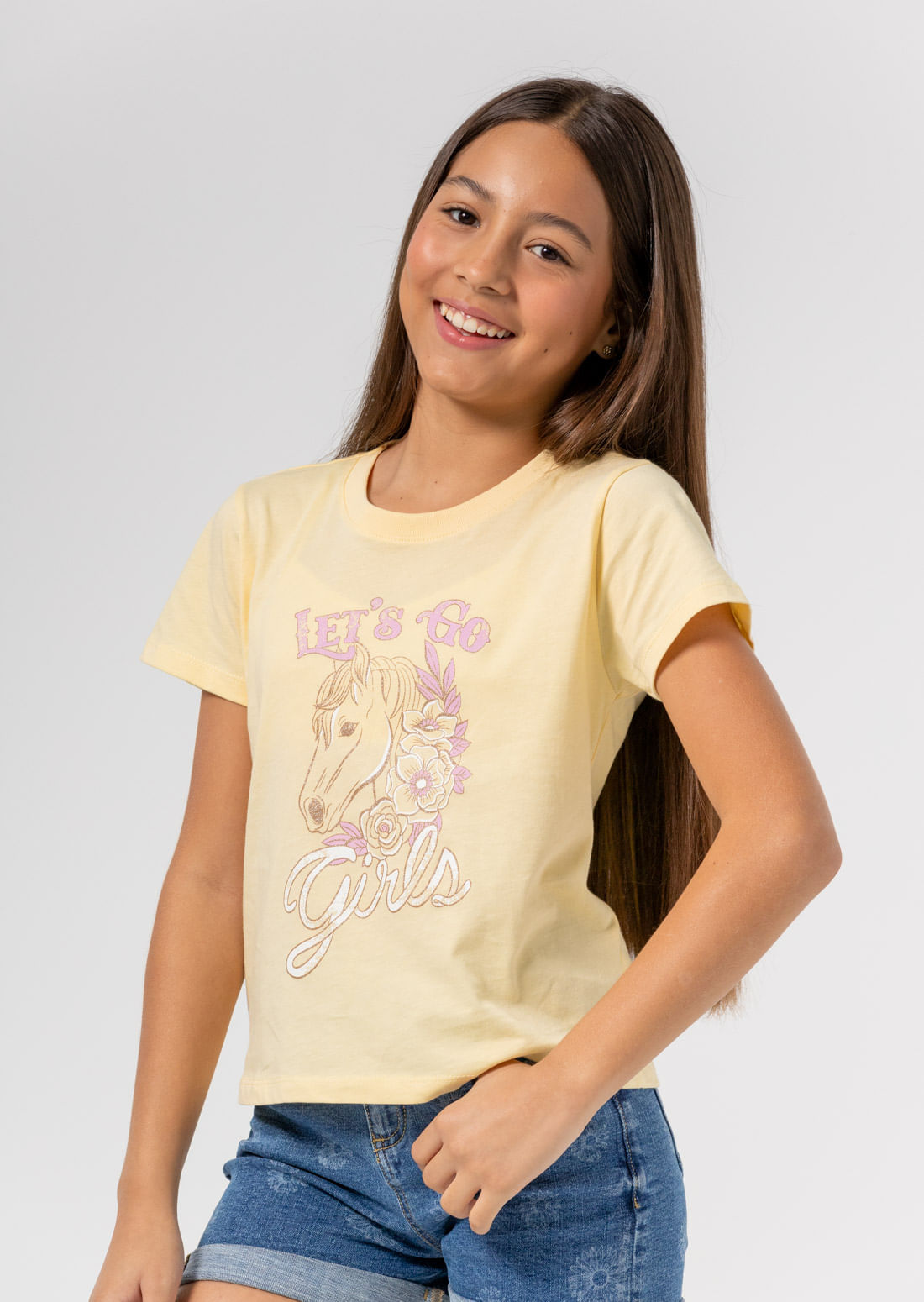 Camiseta amarillo pastel con frente estampado para niñas