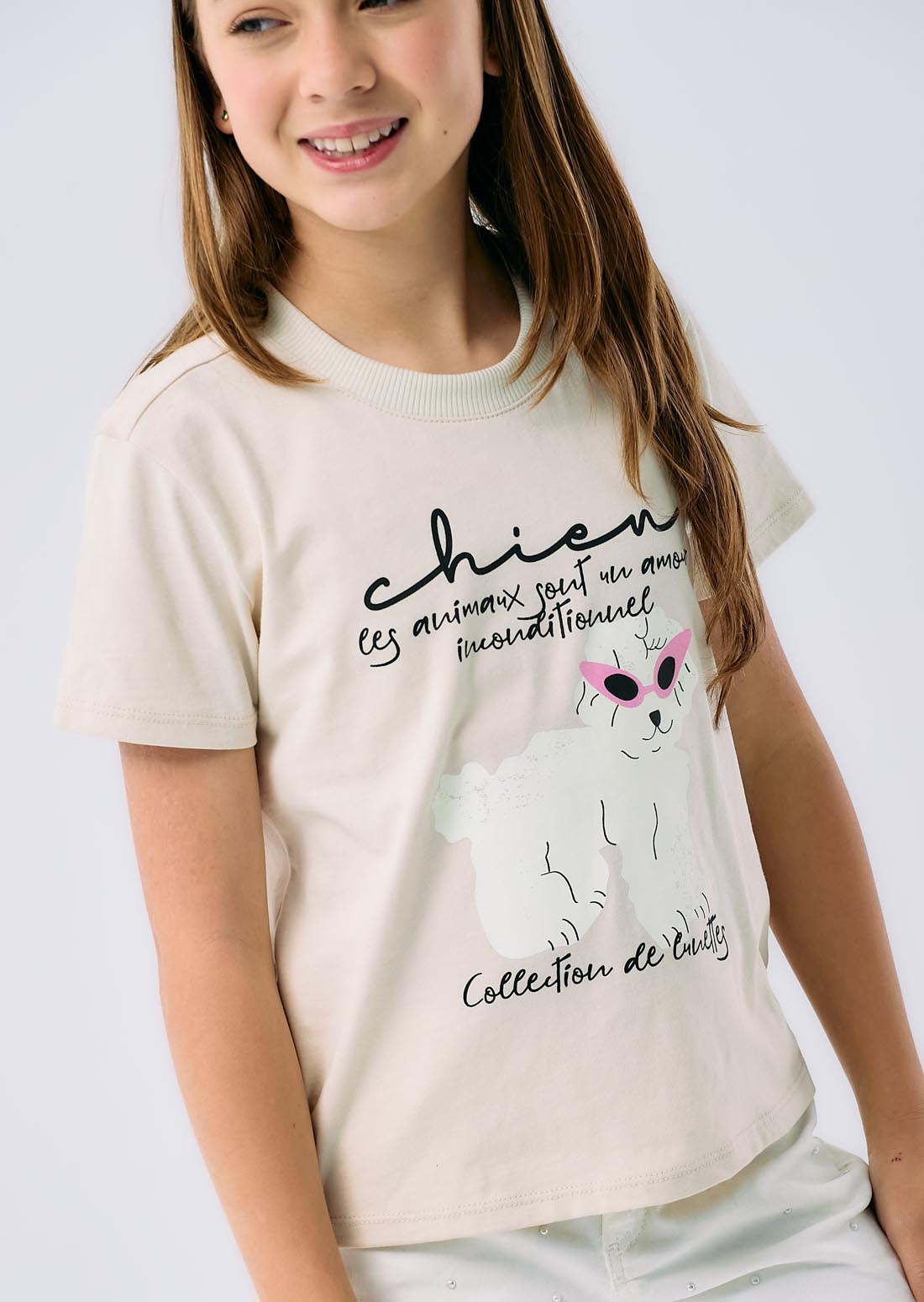 Camiseta arena estampada en frente para niñas