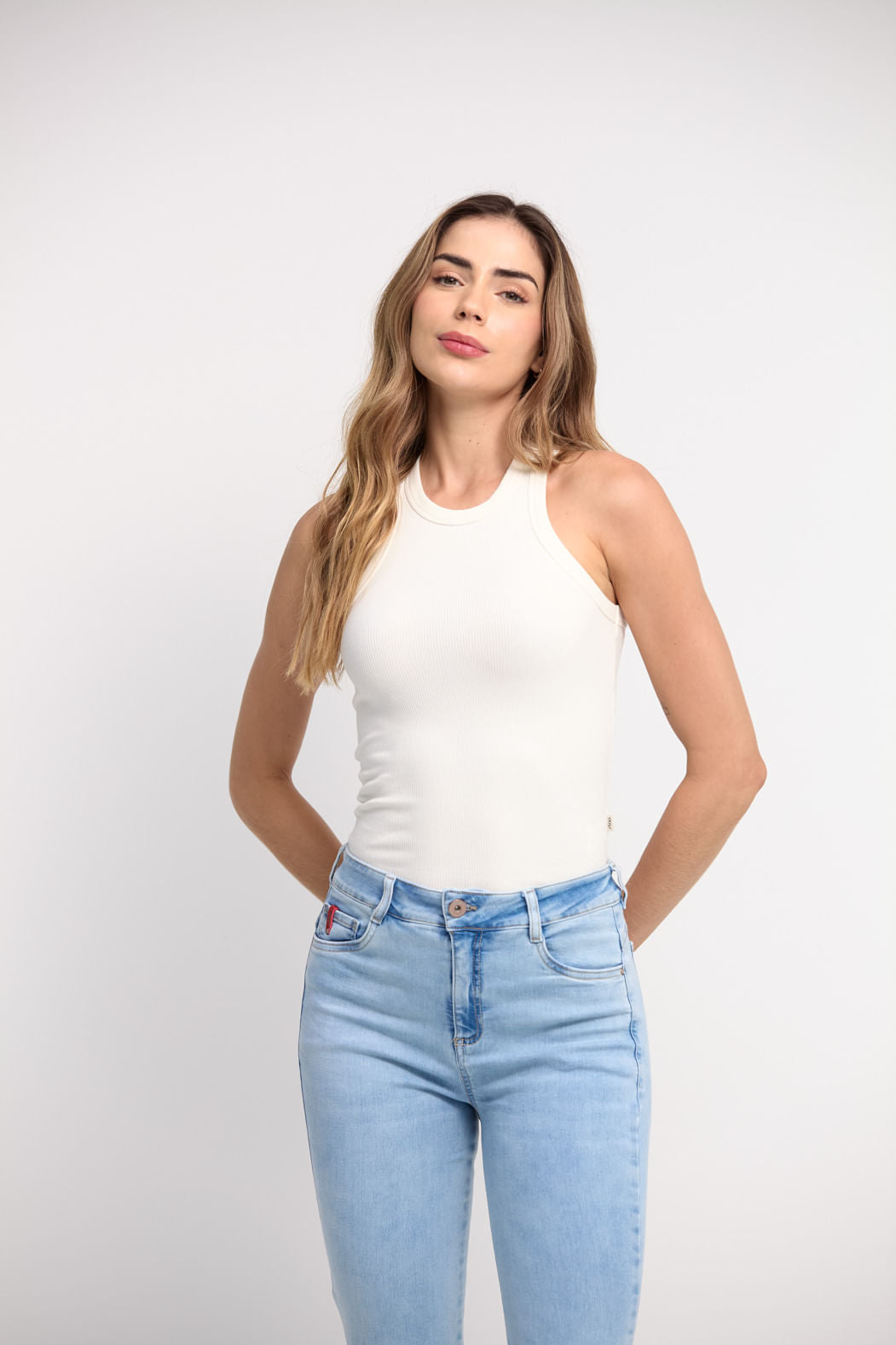 Camiseta en rib marfil básica para mujeres