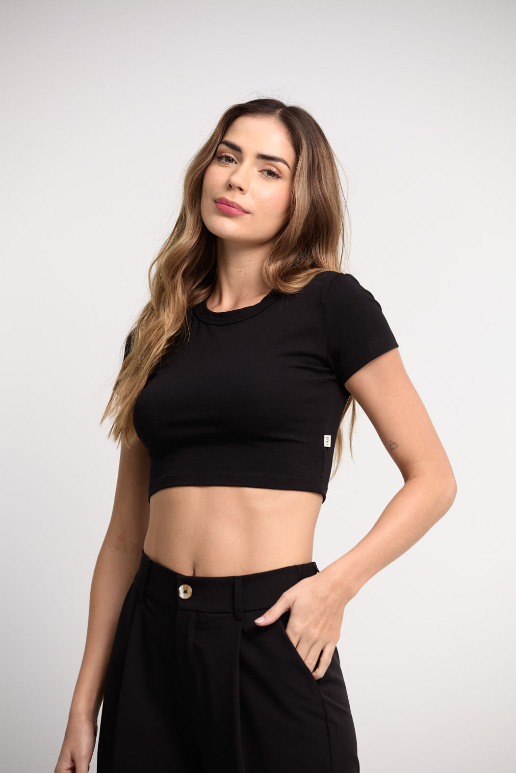 Camiseta negra manga corta para mujeres