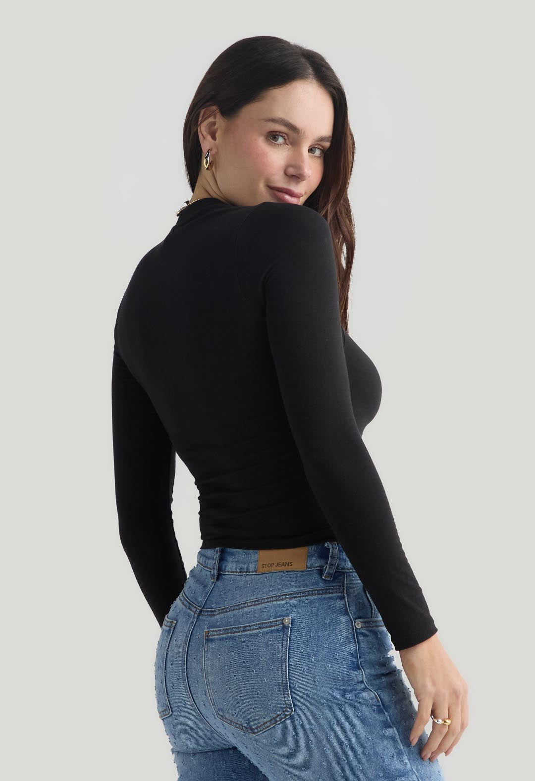 Camiseta negra imitación doble prenda para mujer