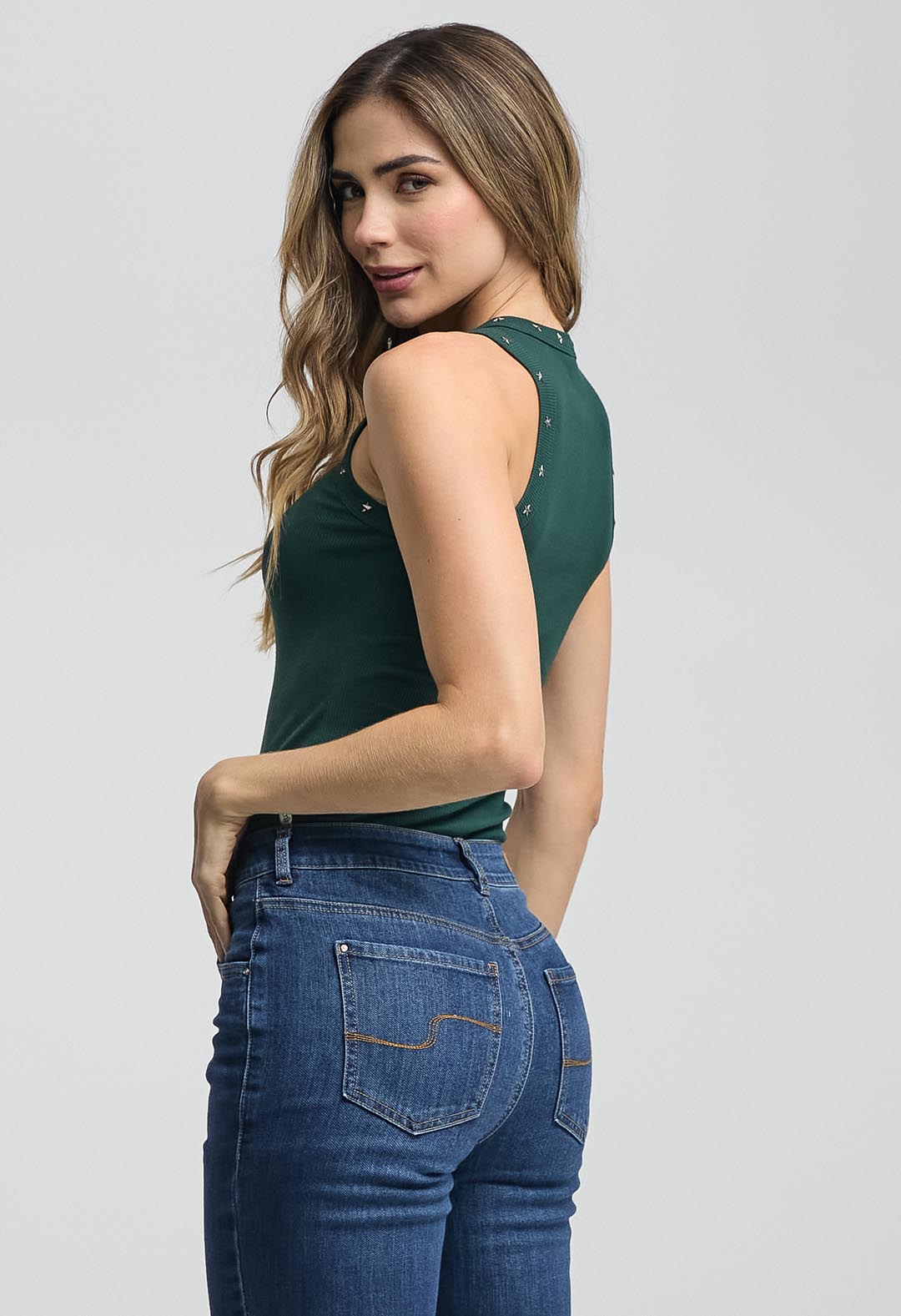 Camiseta verde botella con taches para mujeres