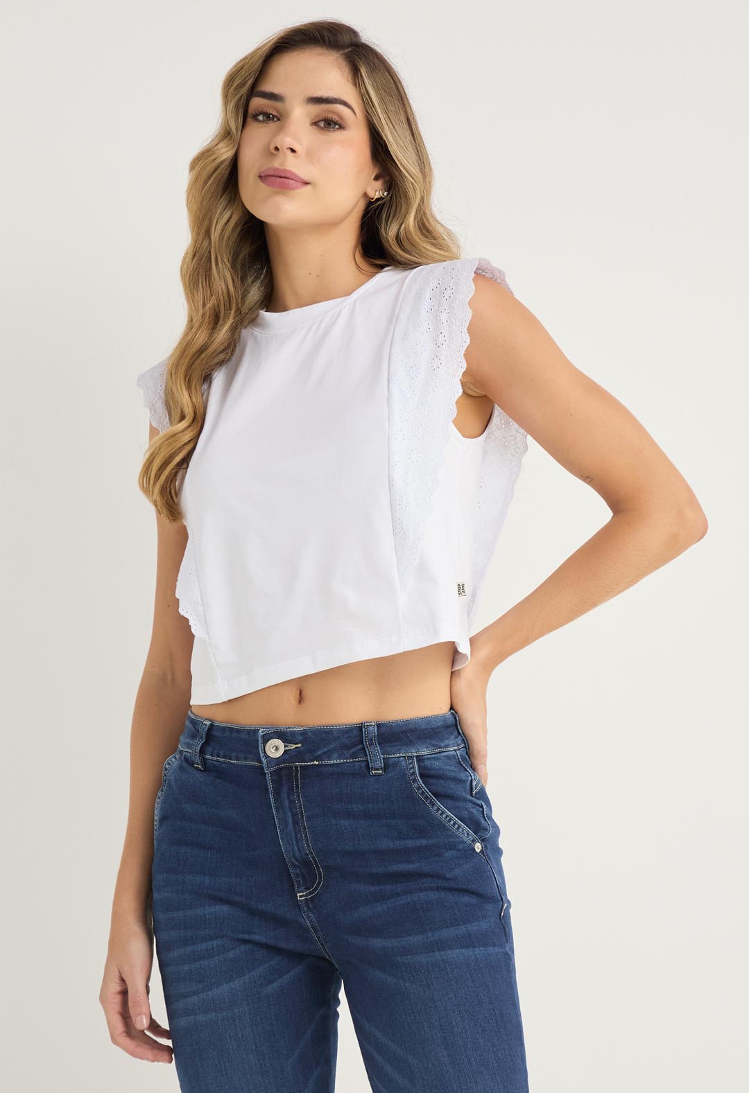 Camiseta blanca cuello redondo para mujeres