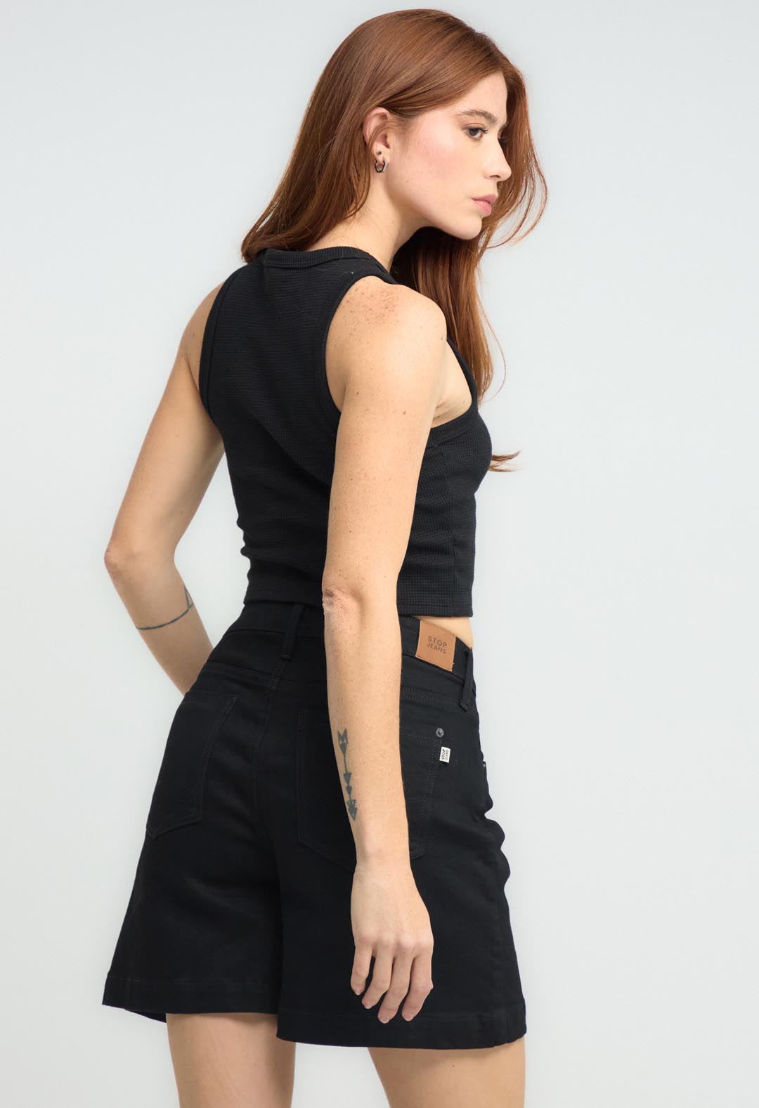 Camiseta negra tela galleta para mujeres