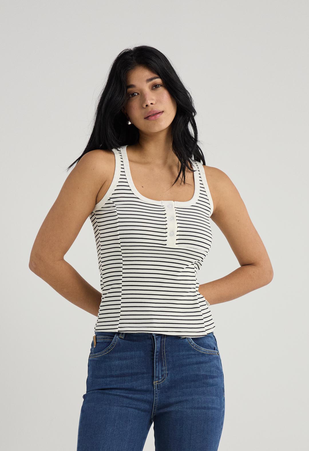 Camiseta marfil con escote cuadrado para mujer