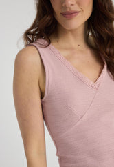 Camiseta rosa con corte en busto para mujer