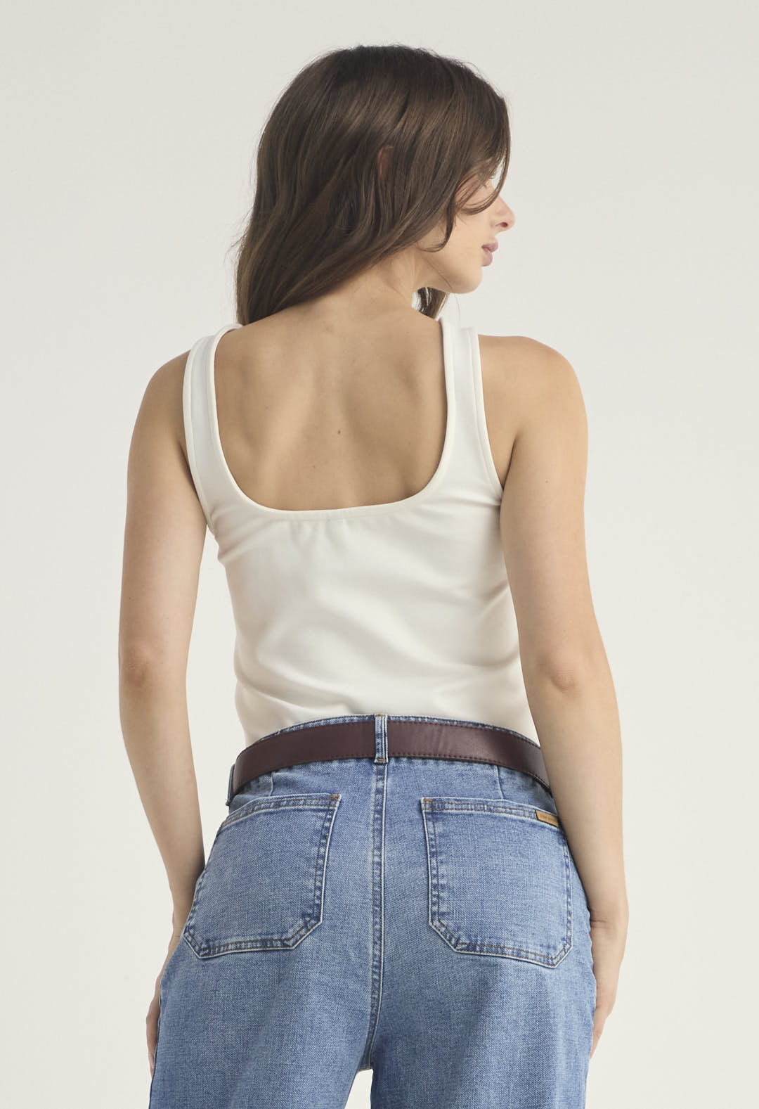 Camiseta marfil ajustada para mujer