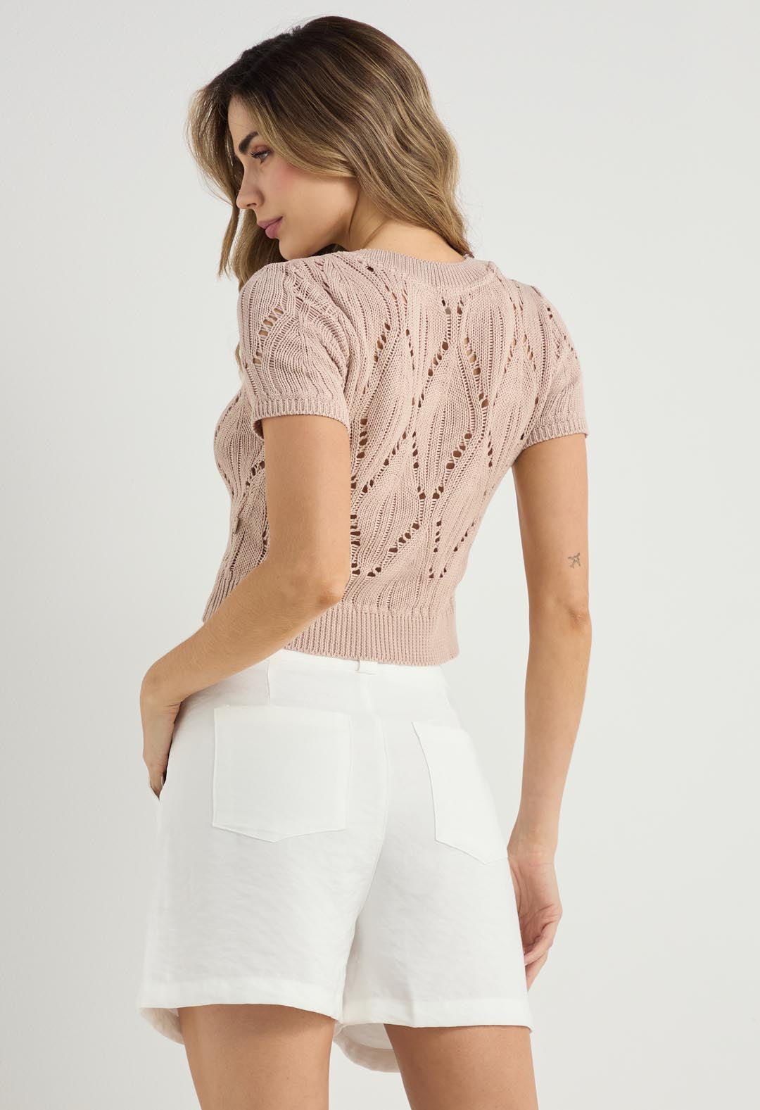 Camiseta beige tejida para mujeres