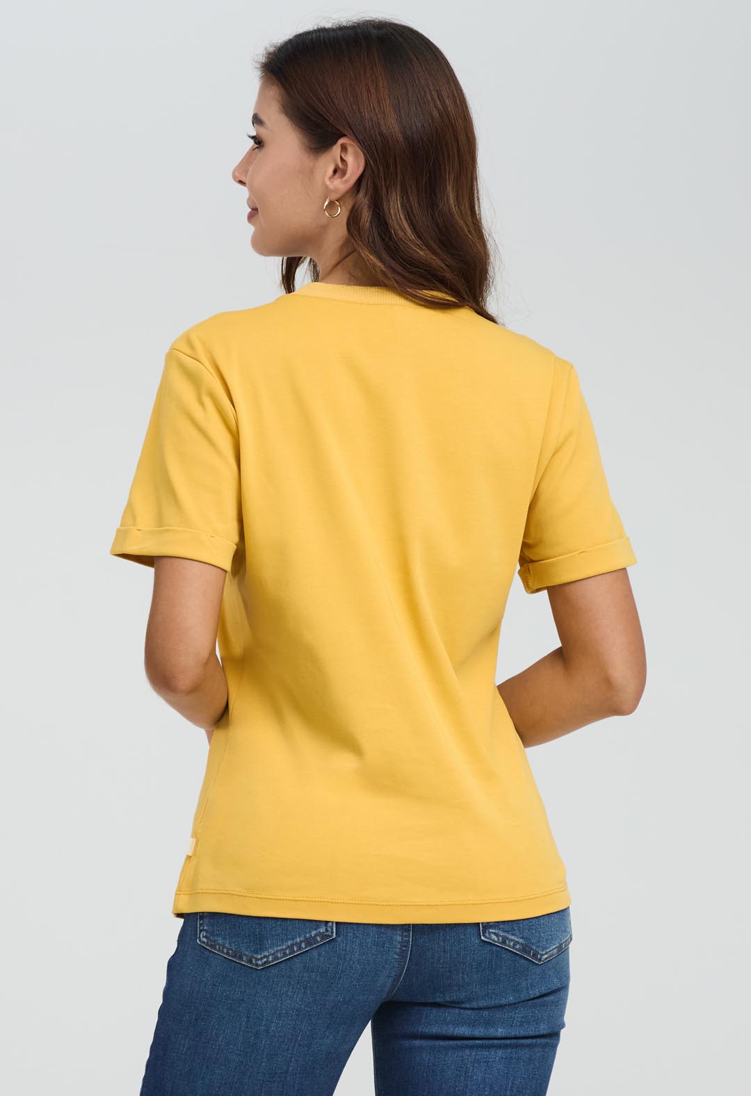 Camiseta mostaza con flores para mujeres