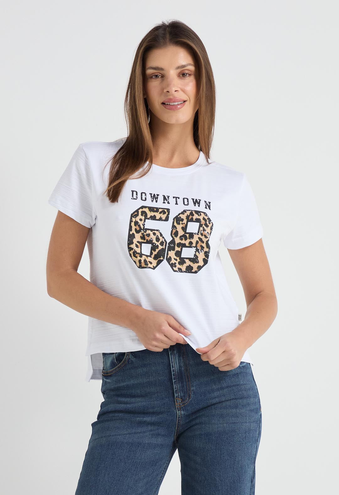 Camiseta blanco con abertura en costados para mujeres