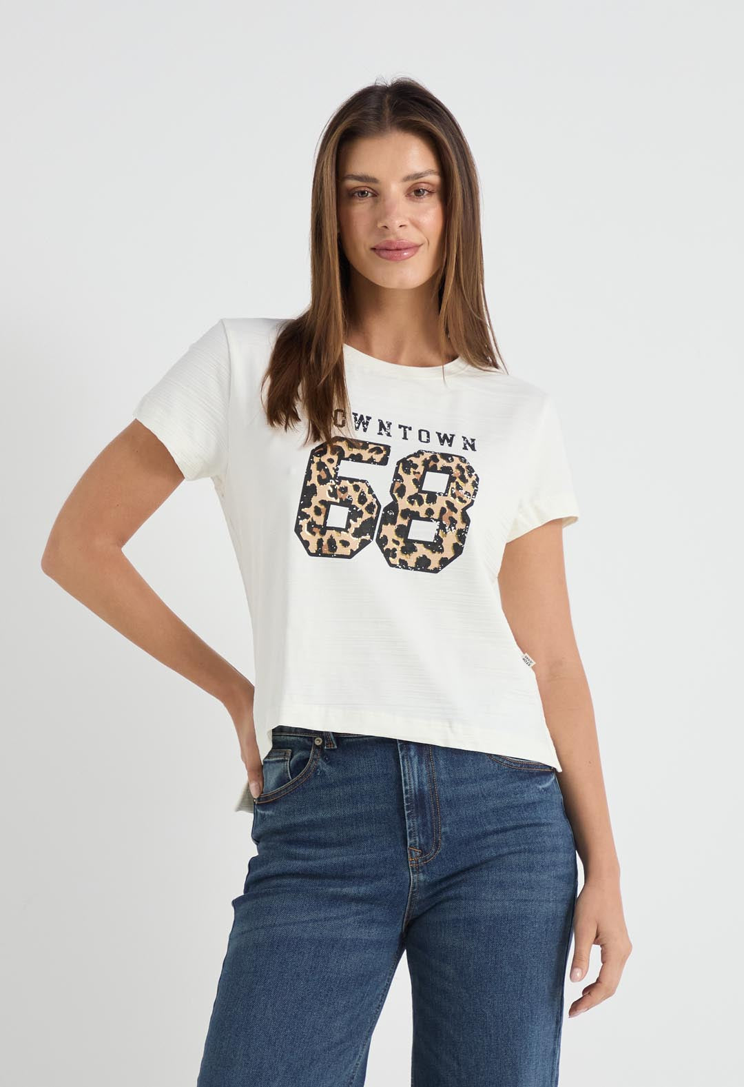 Camiseta marfil1 con abertura en costados para mujeres