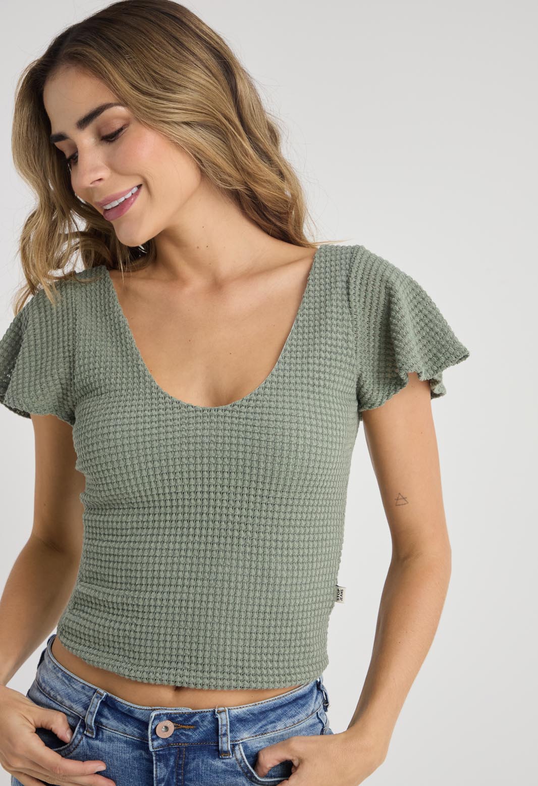 Camiseta verde militar escote en V para mujeres