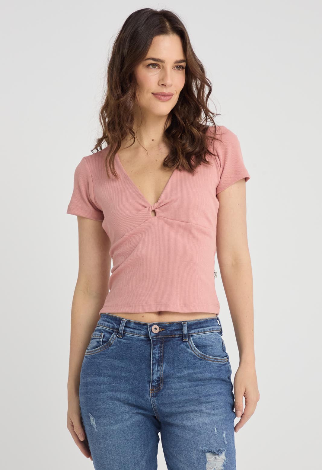 Camiseta rosa viejo entorchada para mujeres