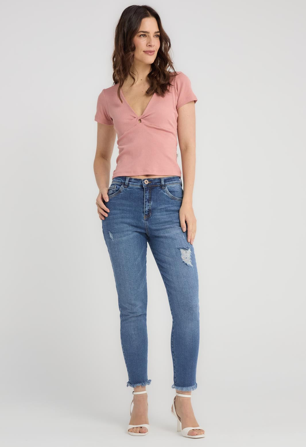 Camiseta rosa viejo entorchada para mujeres