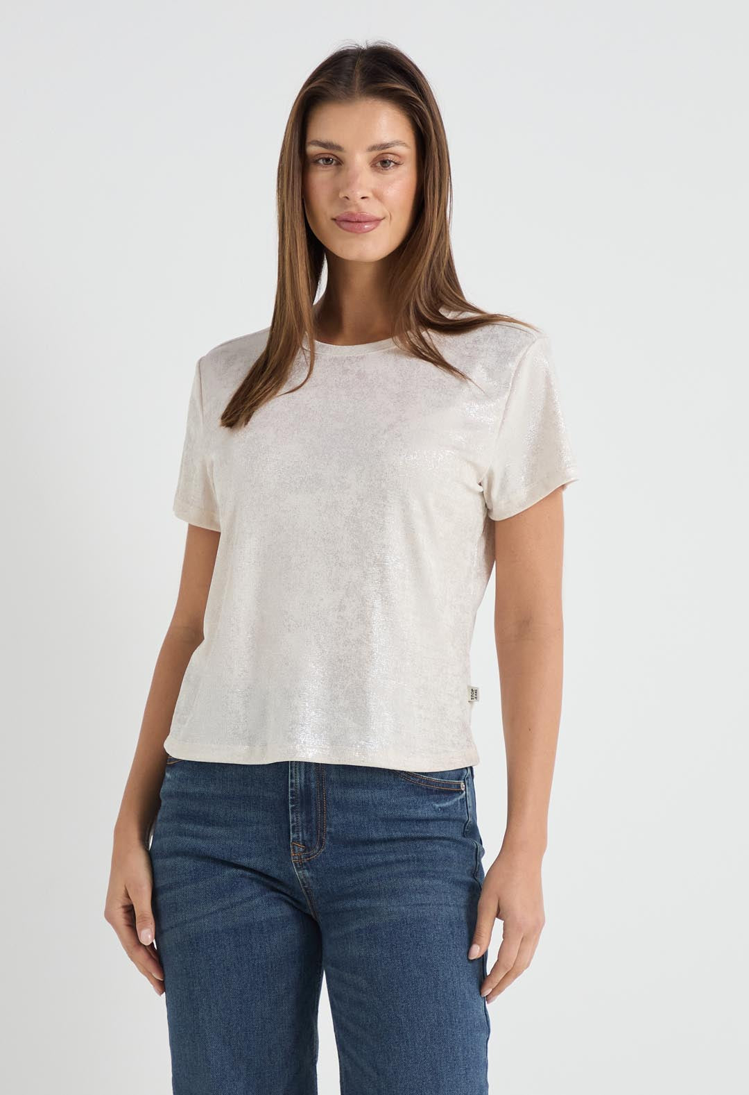 Camiseta marfil con tela brillante para mujer