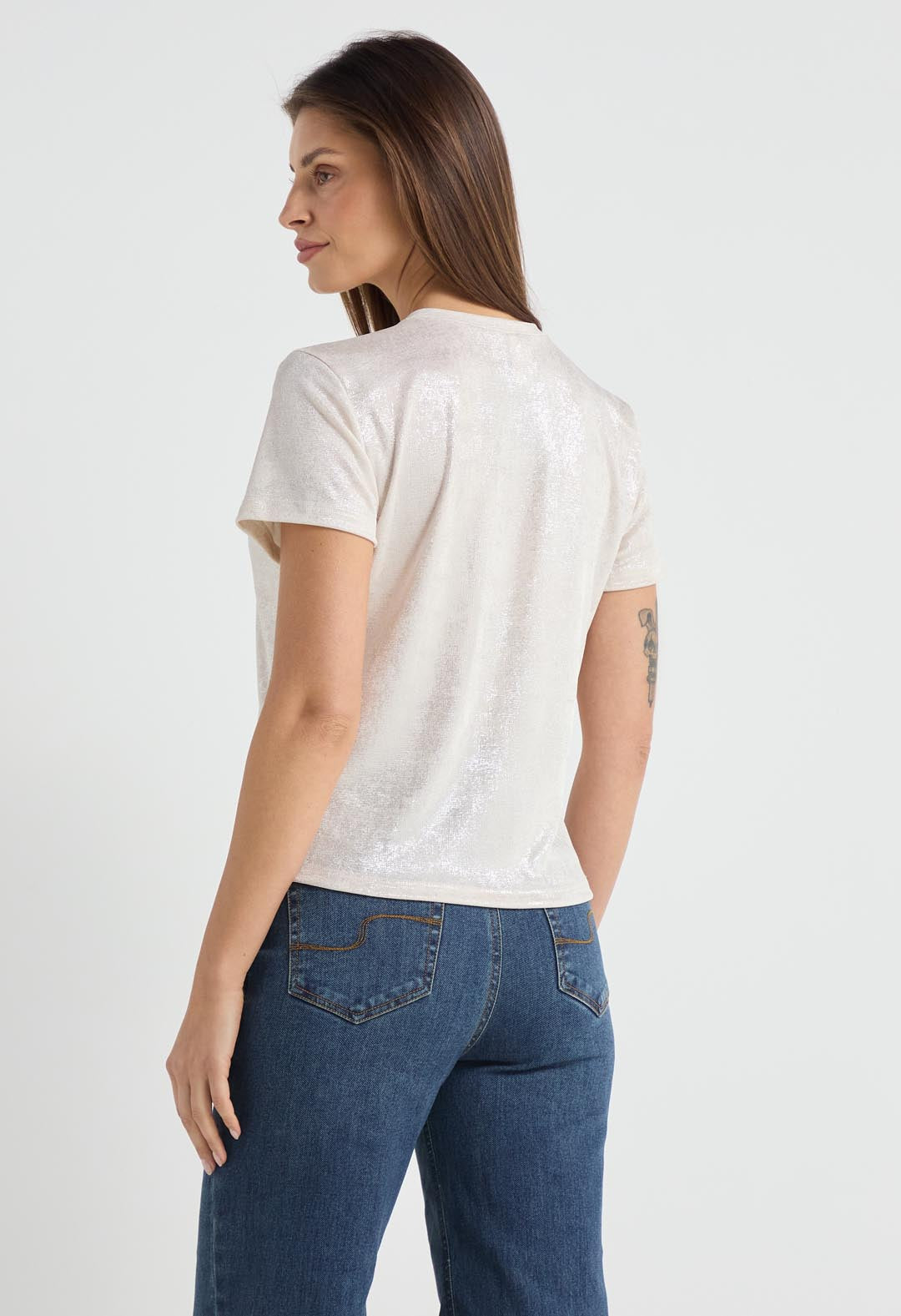 Camiseta marfil con tela brillante para mujer