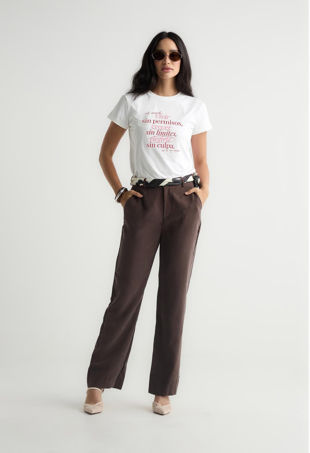 Camiseta marfil con frente estampado para mujer